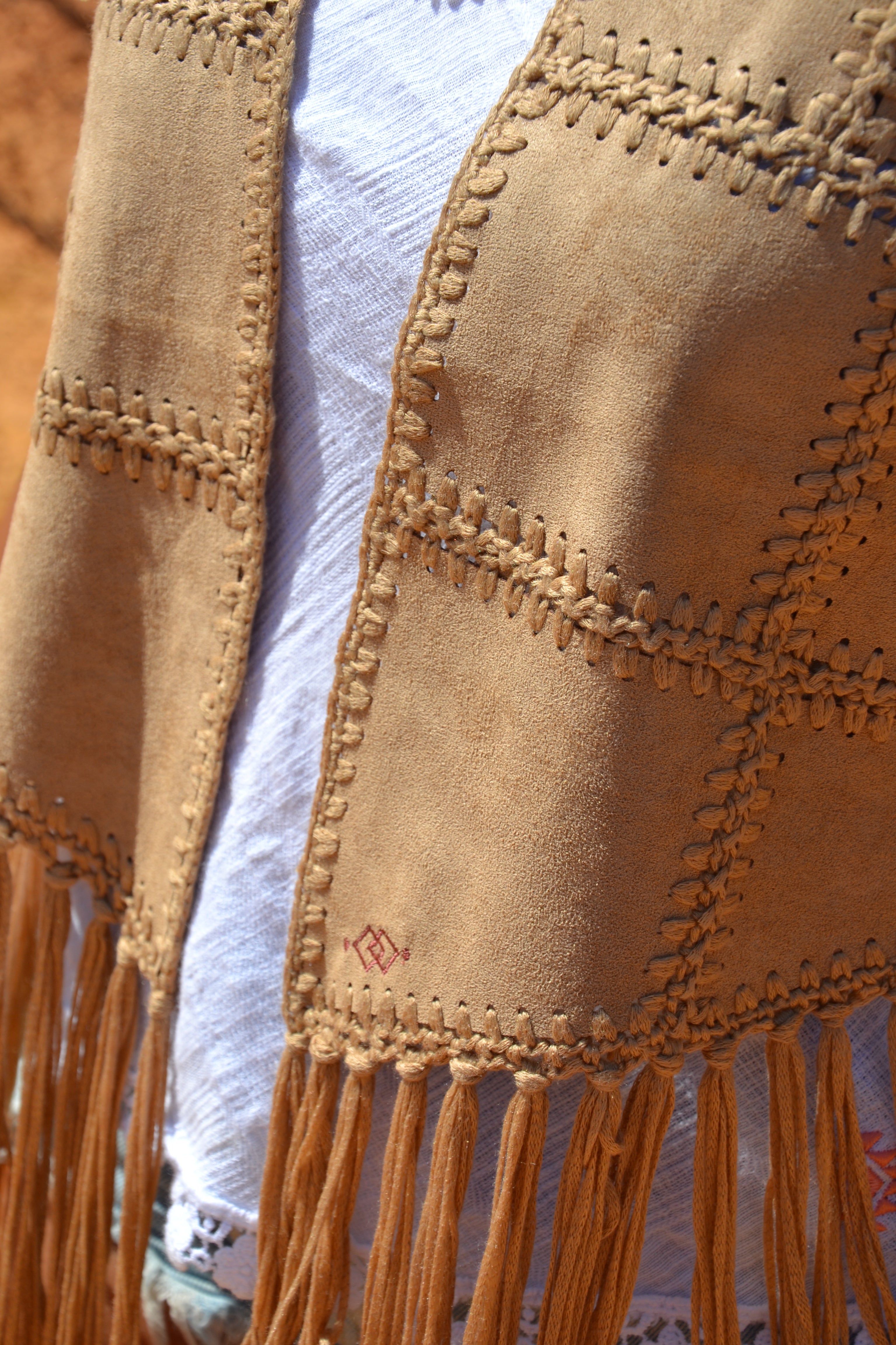 Fringe Vest — Veste sans manches à franges - camel