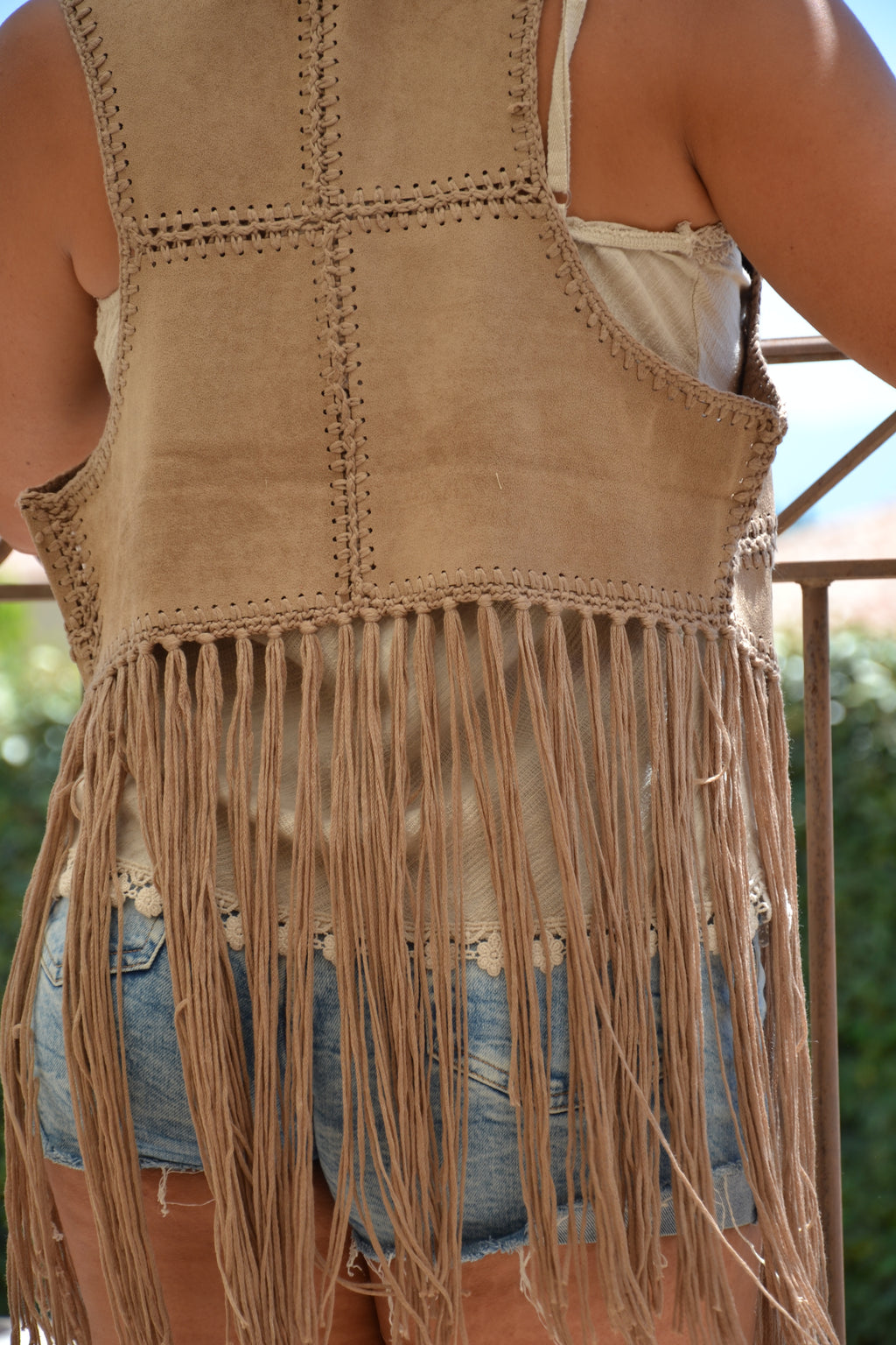 Fringe Vest — Veste sans manches à franges - taupe